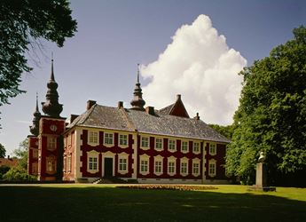 Jægerspris Slot set fra parken, foto H. Ledet