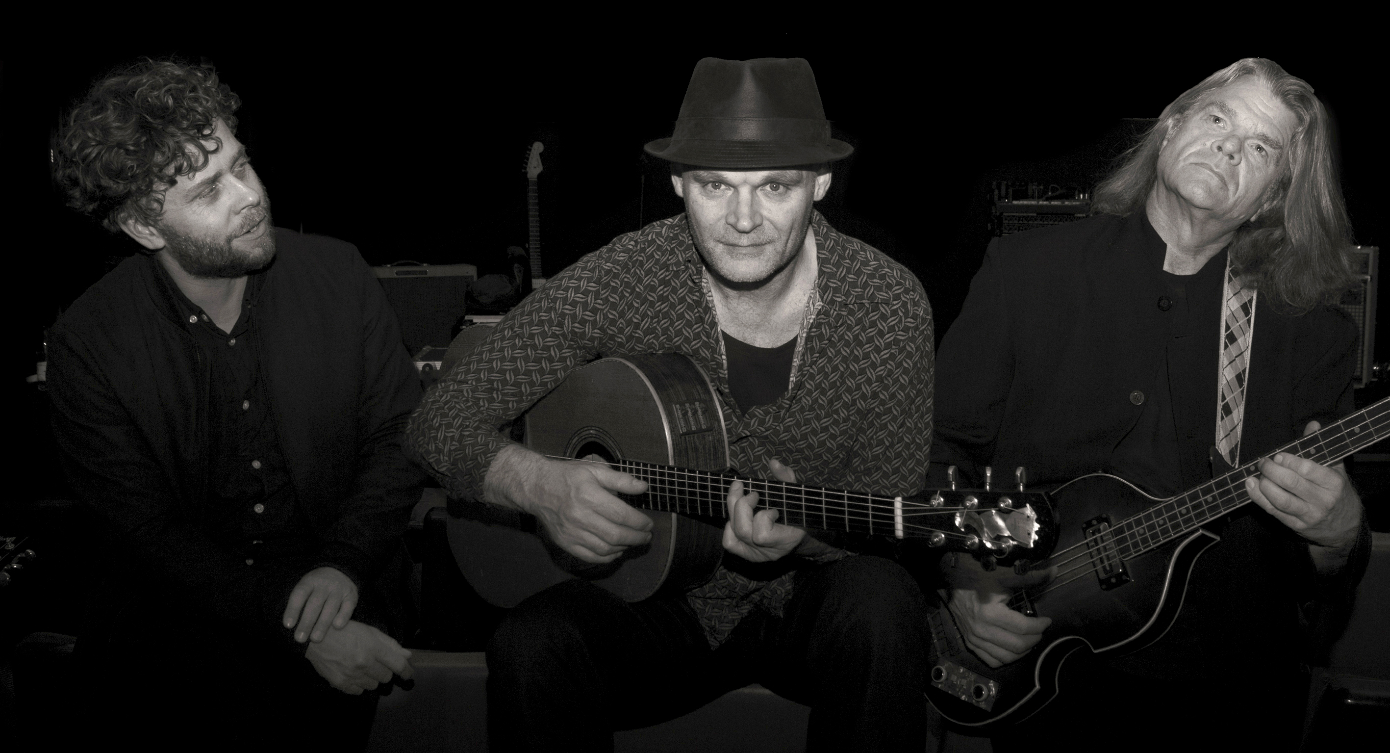 Jens Lysdal Trio Sort/Hvid foto af tre musikere med instrumenter